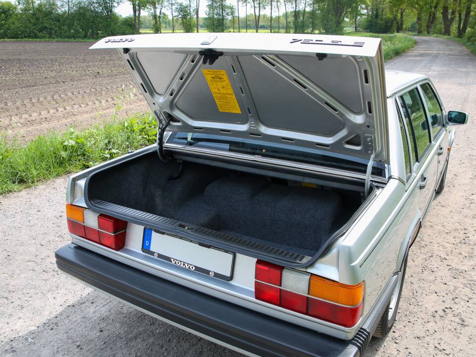 Bild 8/16 von Volvo 760 GLE (1986)