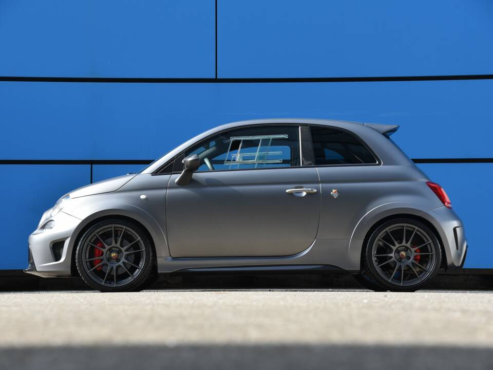 Image 15/21 of Abarth 695 Biposto (2016)