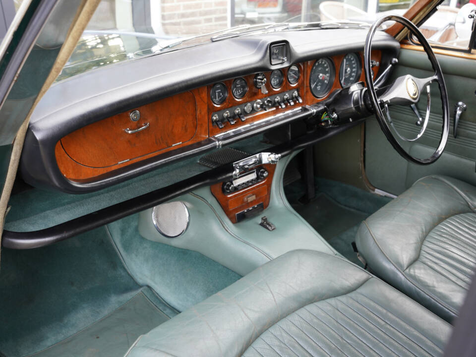 Image 43/50 of Daimler Sovereign 420 (1968)