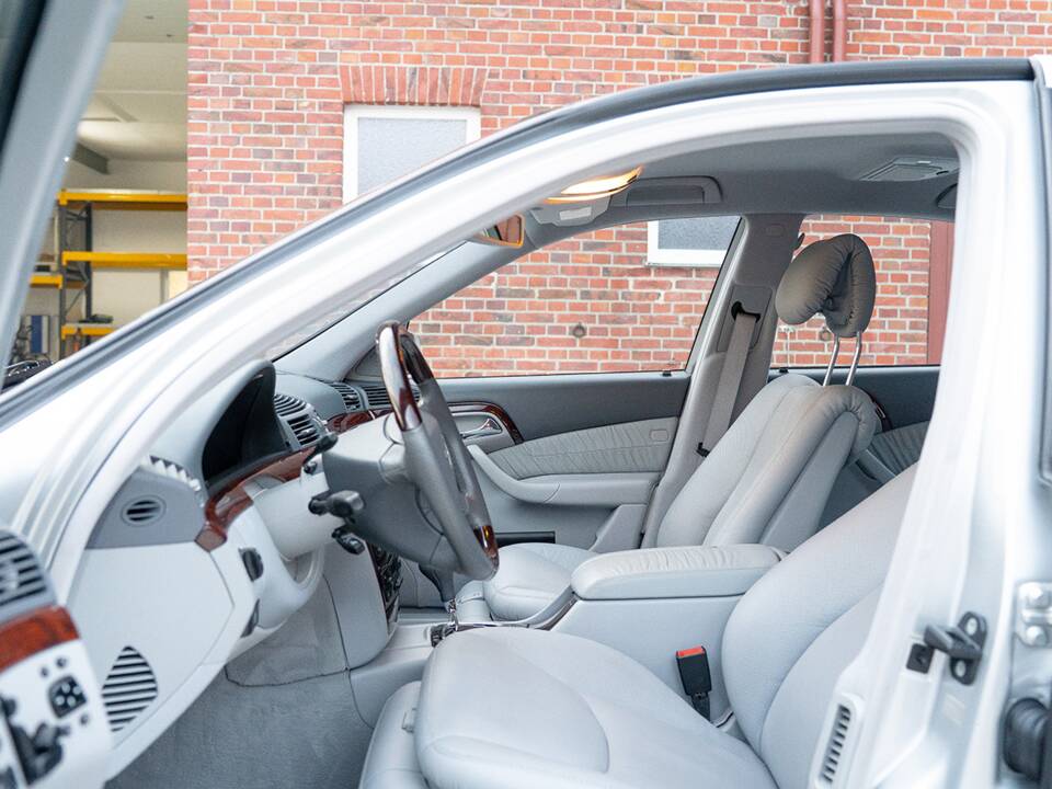 Image 20/45 of Mercedes-Benz S 55 AMG (2000)