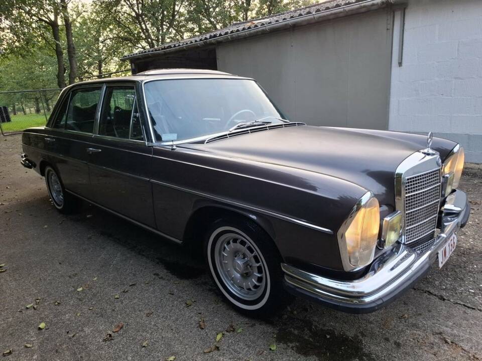 Bild 7/8 von Mercedes-Benz 300 SEL 3.5 (1972)