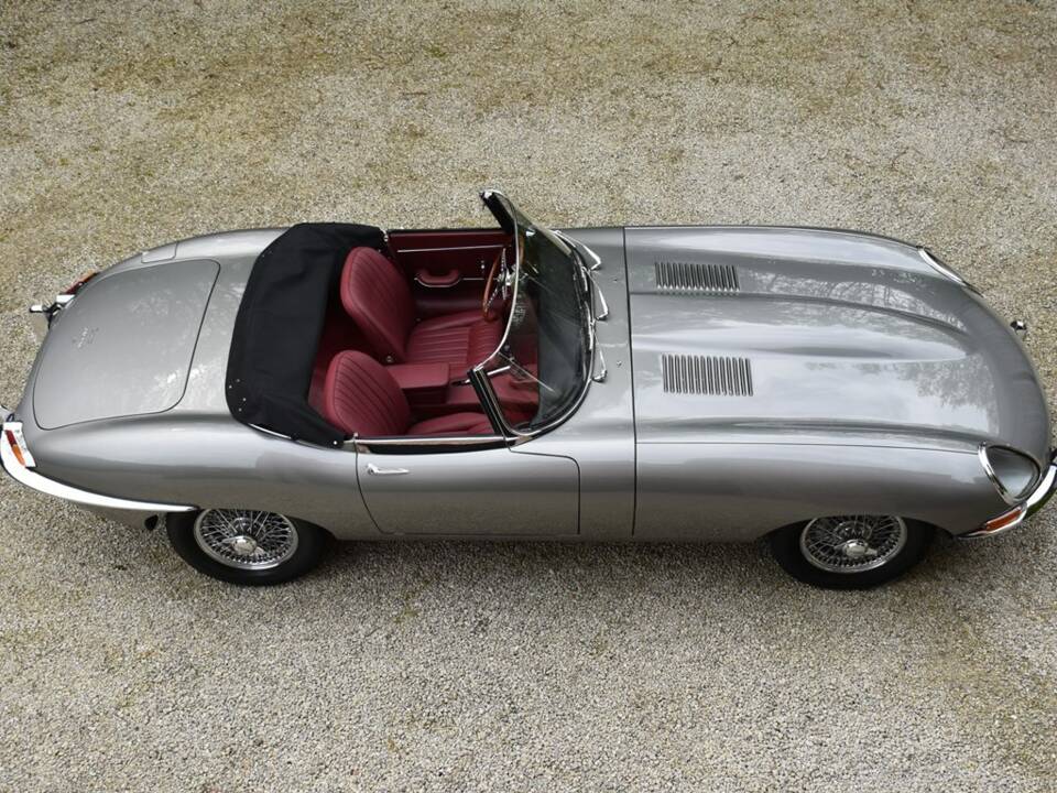 Image 12/38 de Jaguar E-Type 4.2 (1965)
