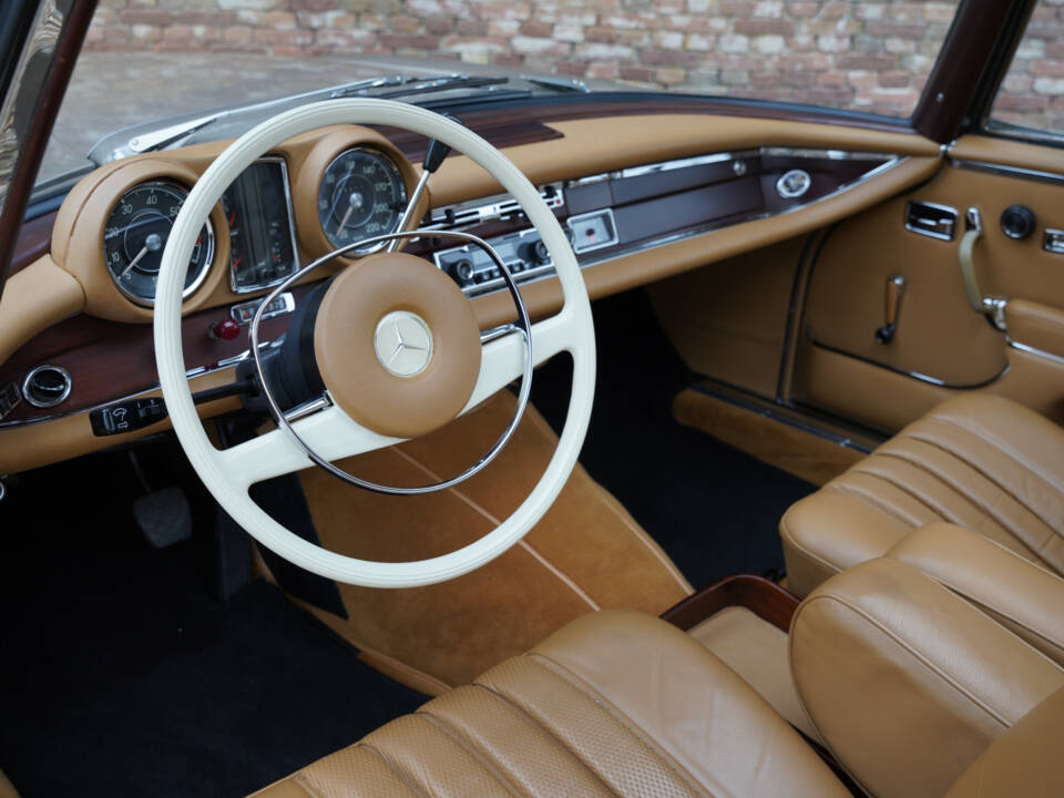 Image 3/50 of Mercedes-Benz 280 SE (1968)