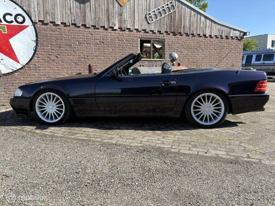 Image 29/40 of Mercedes-Benz 300 SL-24 (1990)
