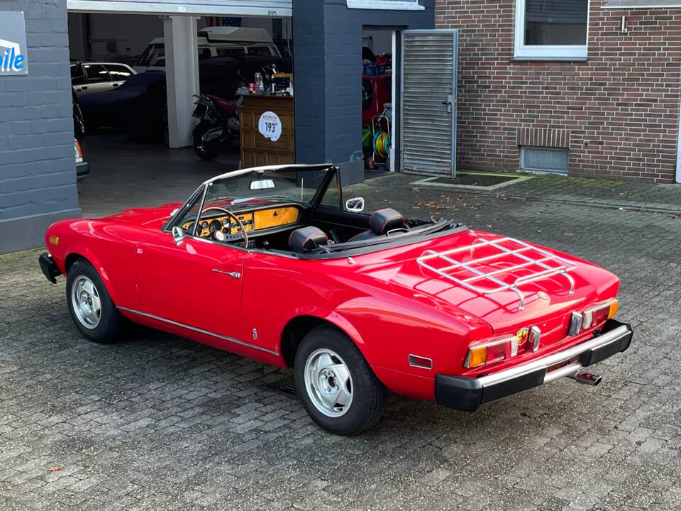 Image 12/37 of FIAT 124 Spider CS1 (1976)