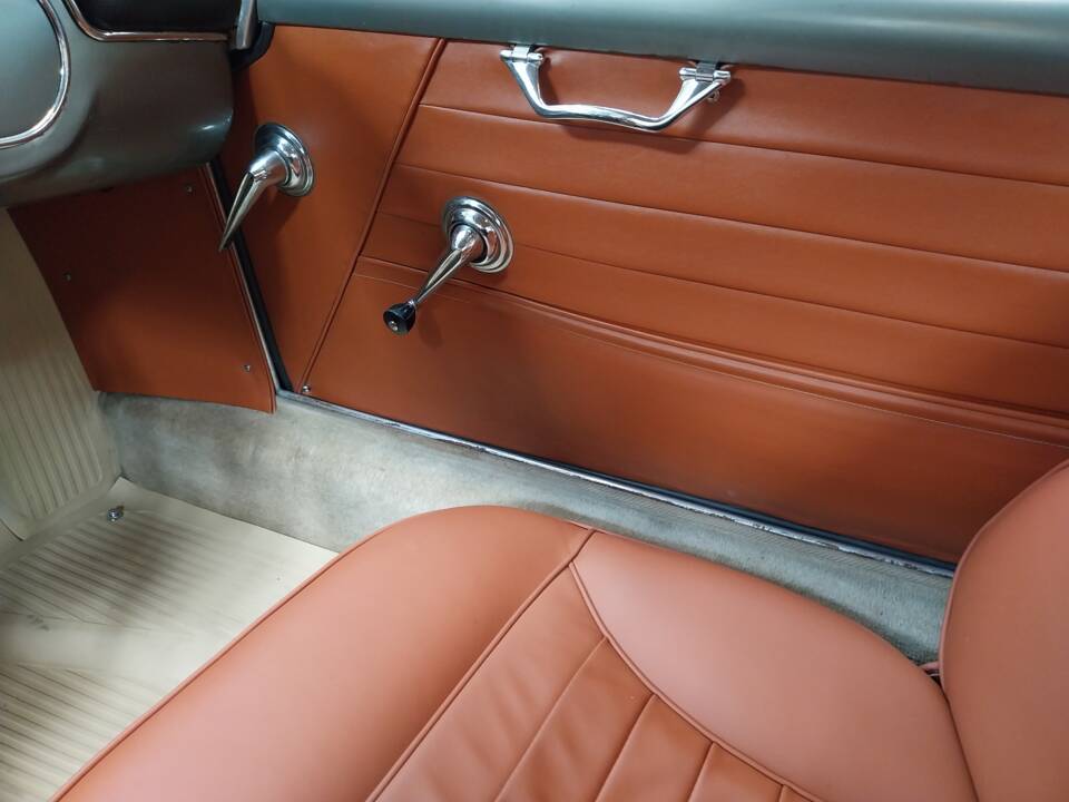 Image 42/51 of Lancia Flaminia GT Touring (1960)