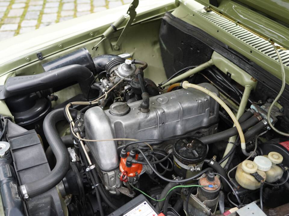 Bild 9/13 von Mercedes-Benz 230/4 (1976)