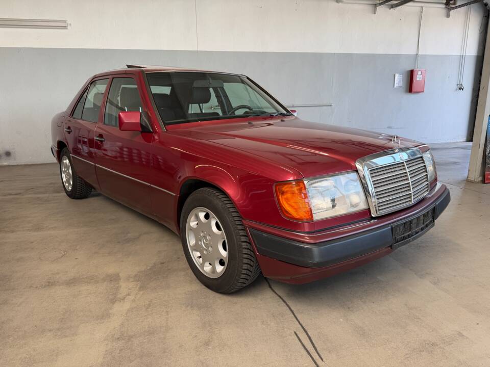 Image 1/21 of Mercedes-Benz 230 E (1992)