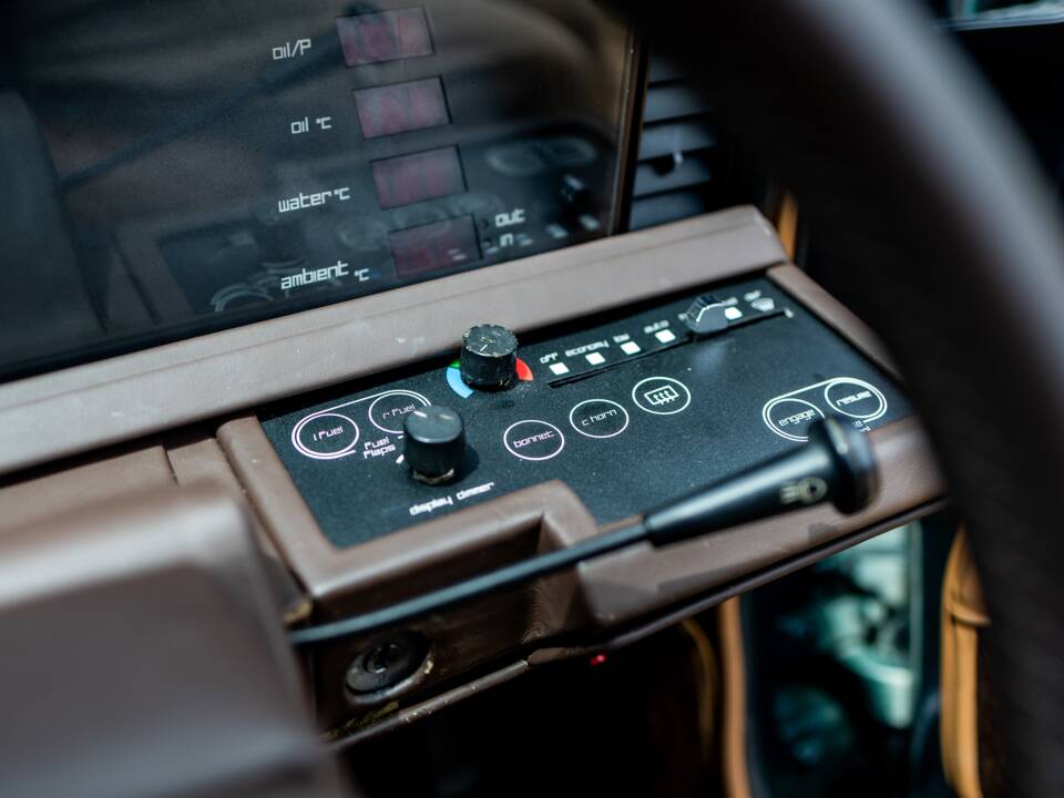 Immagine 27/38 di Aston Martin Lagonda (1981)