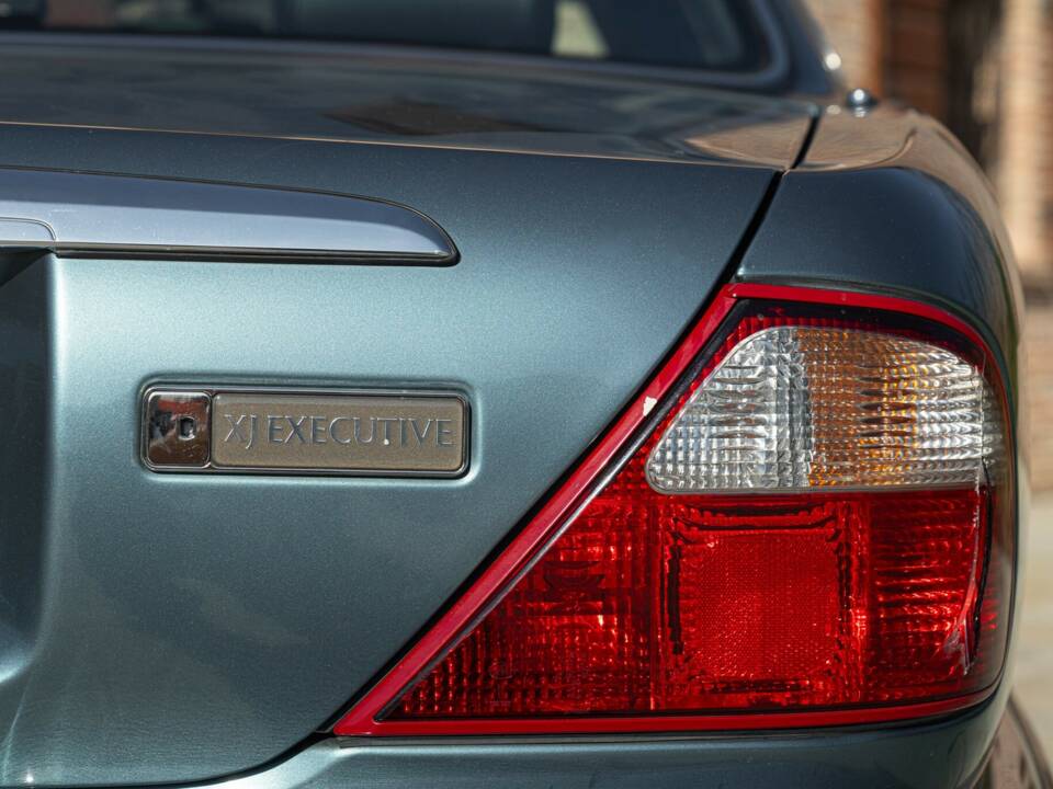 Bild 27/50 von Jaguar XJ 8 Executive (1997)