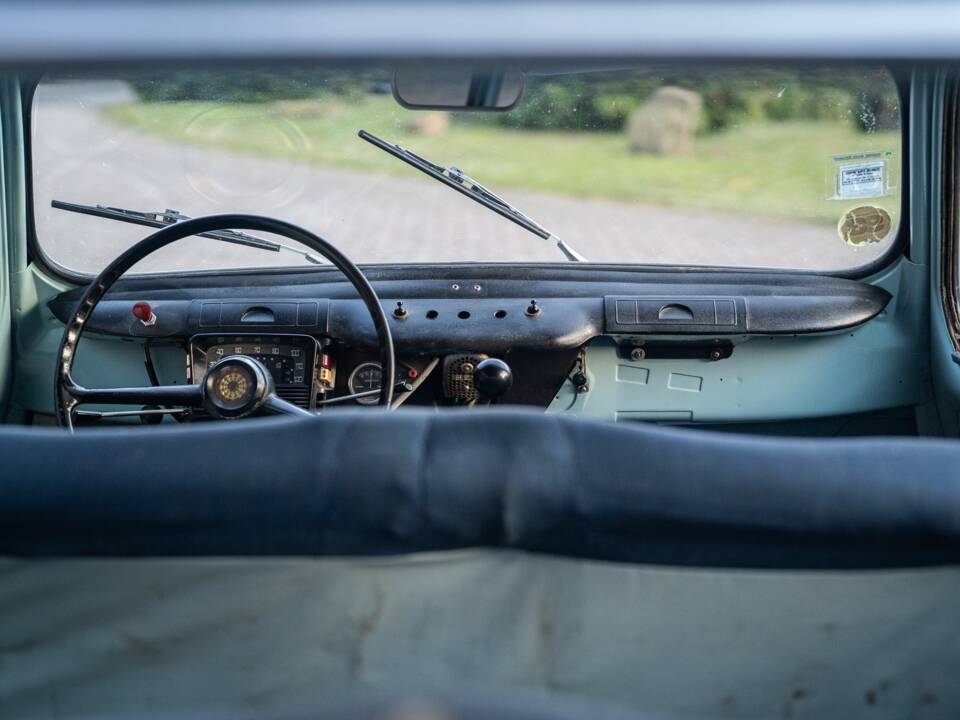 Image 35/66 of Renault R 4 Super (1962)