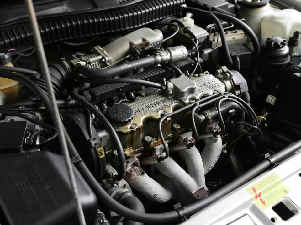Bild 35/41 von Opel Calibra 2,0 (1991)
