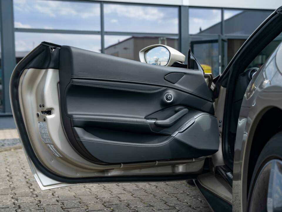 Image 23/44 of Ferrari Portofino M (2022)