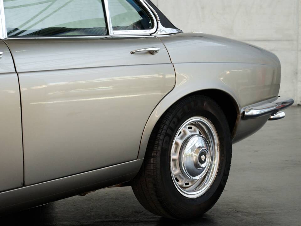 Bild 10/50 von Jaguar XJ 6 L 4.2 (1975)