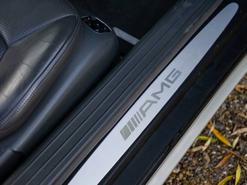 Image 31/45 of Mercedes-Benz SL 55 AMG (2004)