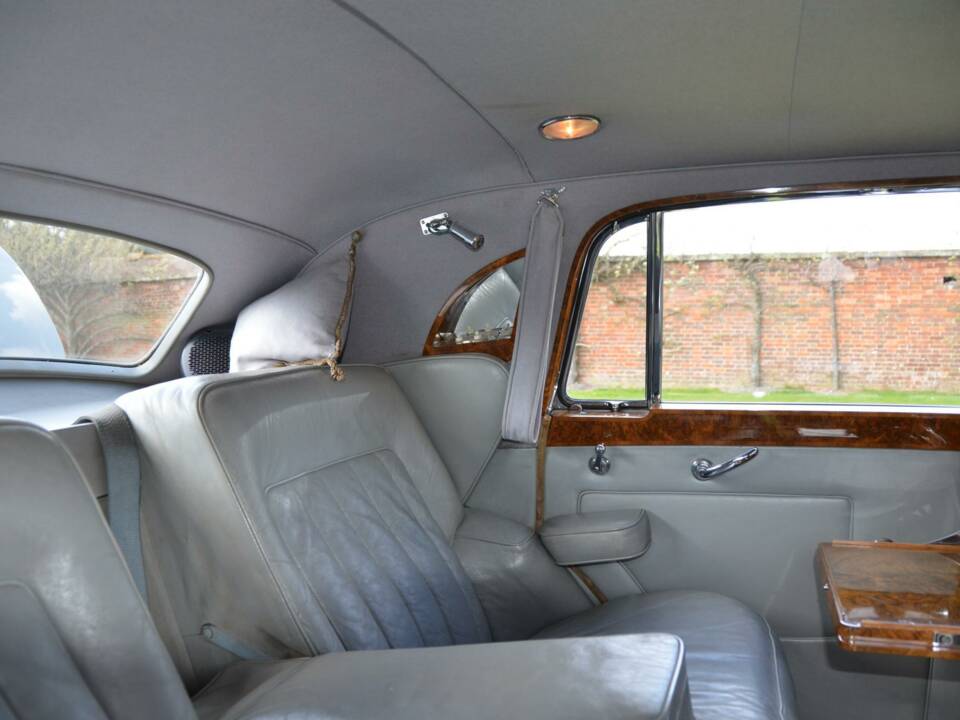 Image 23/50 of Rolls-Royce Silver Cloud II (1961)