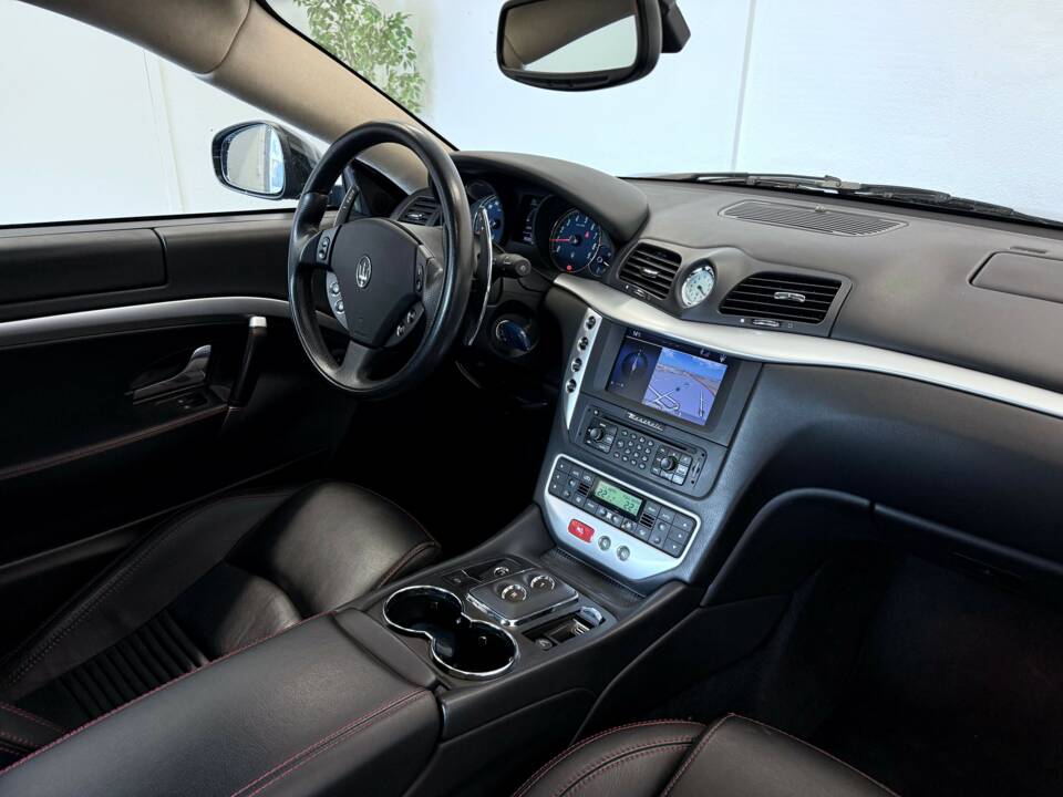 Bild 16/25 von Maserati GranTurismo S (2008)