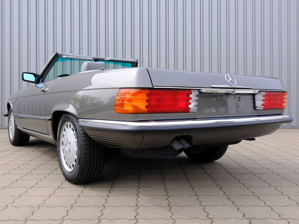 Image 58/96 of Mercedes-Benz 560 SL (1987)