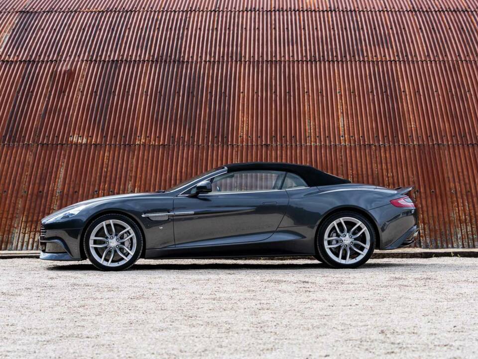 Image 3/35 of Aston Martin Vanquish (2017)