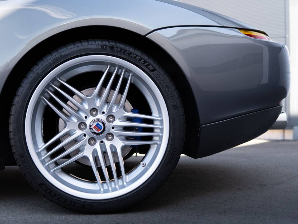 Image 19/32 of BMW Z8 (2001)