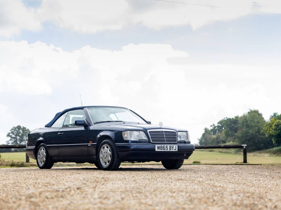Bild 16/46 von Mercedes-Benz E 320 (1994)