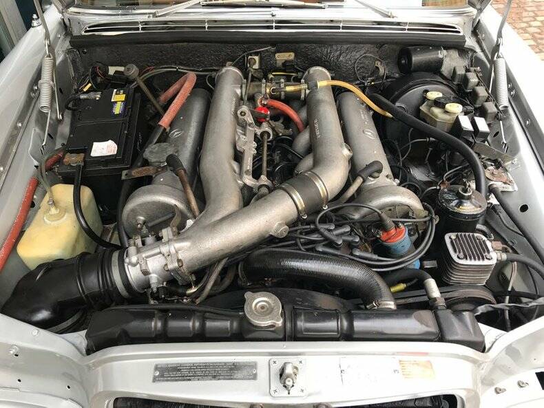 Imagen 40/50 de Mercedes-Benz 300 SEL 6.3 (1971)