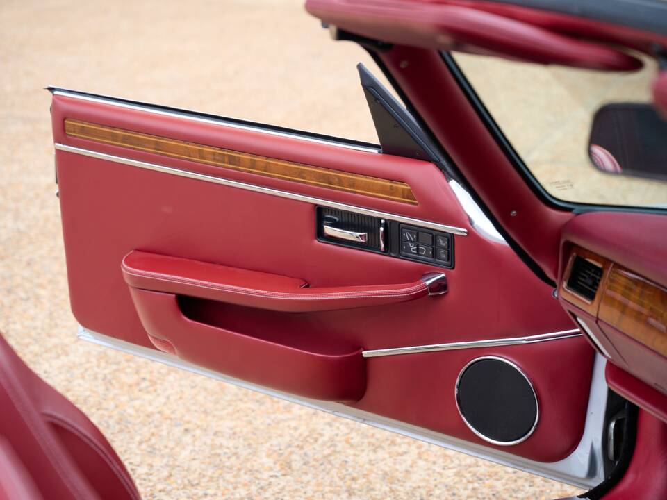 Image 11/50 of Jaguar XJS 6.0 (1993)