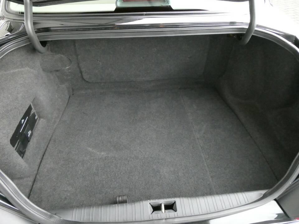 Image 16/21 of Jaguar XJR 4.0 (2001)