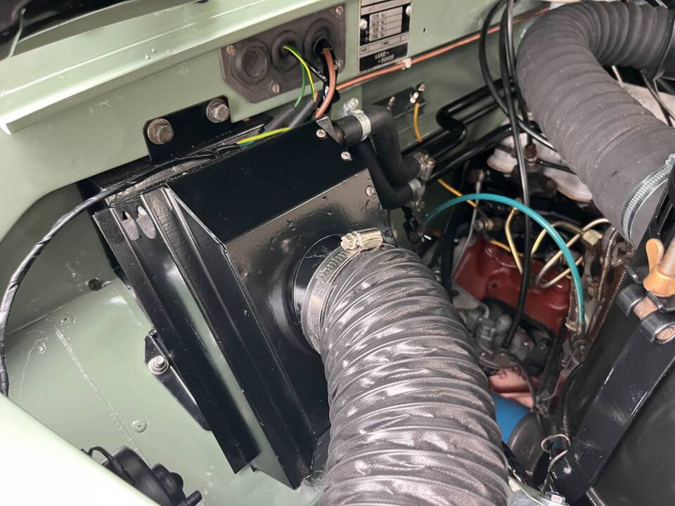 Bild 23/39 von Land Rover 88 (1984)