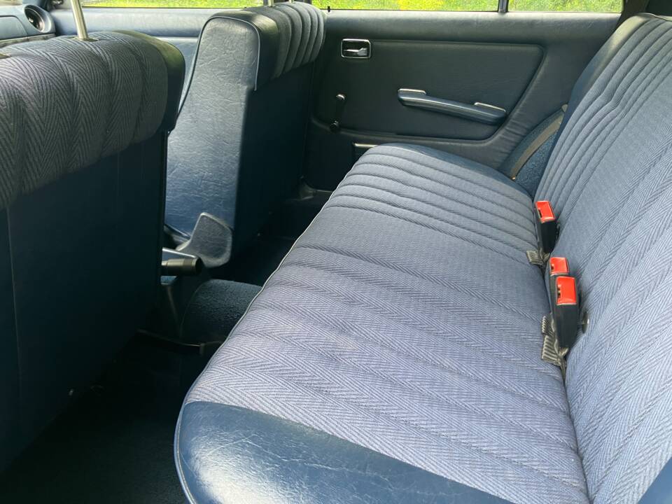 Image 13/23 of Mercedes-Benz 230 T (1980)