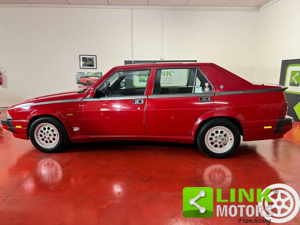 Image 3/10 de Alfa Romeo 75 1.8 Turbo America (1989)