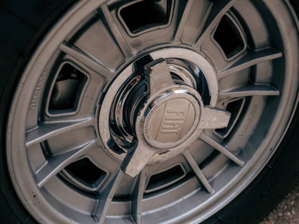 Image 19/65 of FIAT Dino Spider (1967)