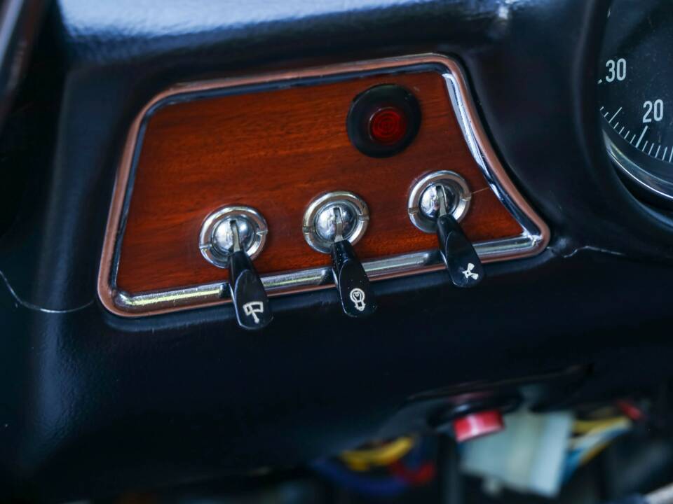 Bild 48/50 von Alfa Romeo Giulia 1300 GT Junior (1972)
