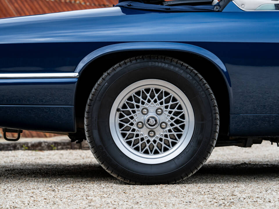 Image 37/38 of Jaguar XJS 4.0 (1995)