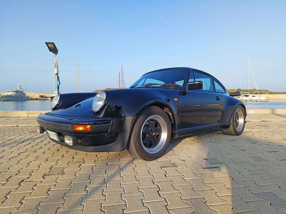 Image 2/49 of Porsche 911 Turbo 3.3 (1981)