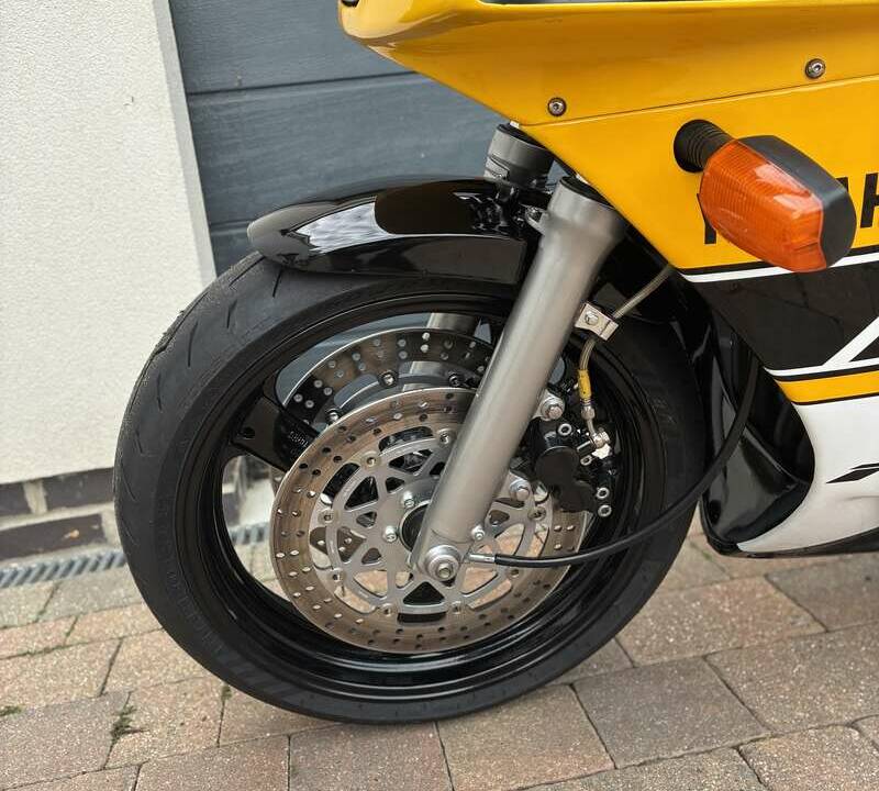 Image 11/21 of Yamaha FZR 400 (1992)