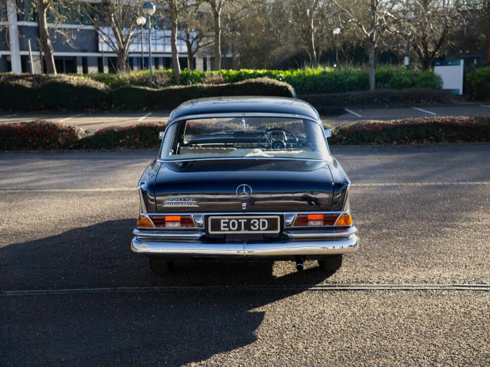 Image 9/29 de Mercedes-Benz 220 SE b (1966)