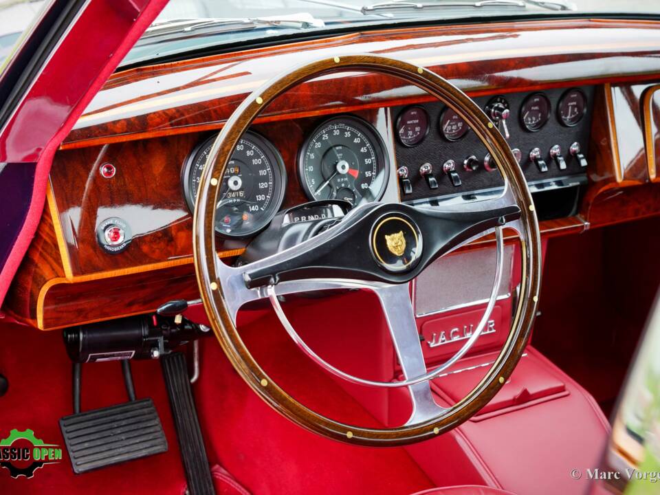 Image 6/42 of Jaguar Mk II 3.8 (1963)