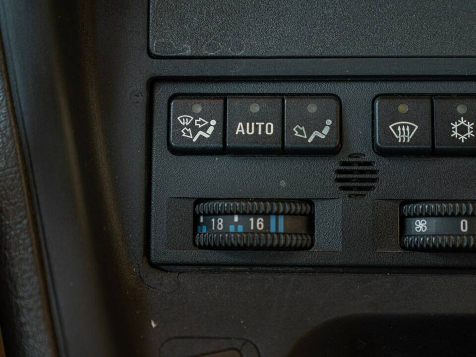 Bild 44/50 von BMW 850i (1990)