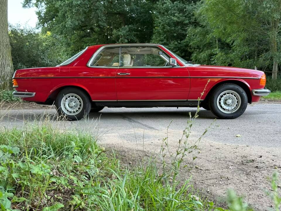 Bild 4/9 von Mercedes-Benz 230 C (1980)