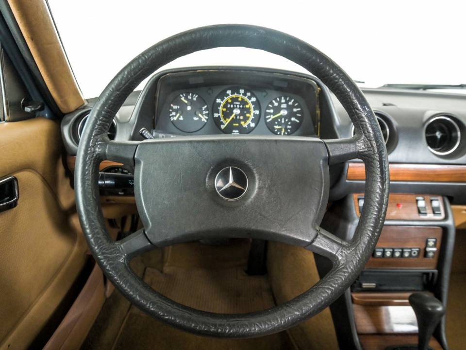 Bild 6/50 von Mercedes-Benz 300 D Turbodiesel (1982)