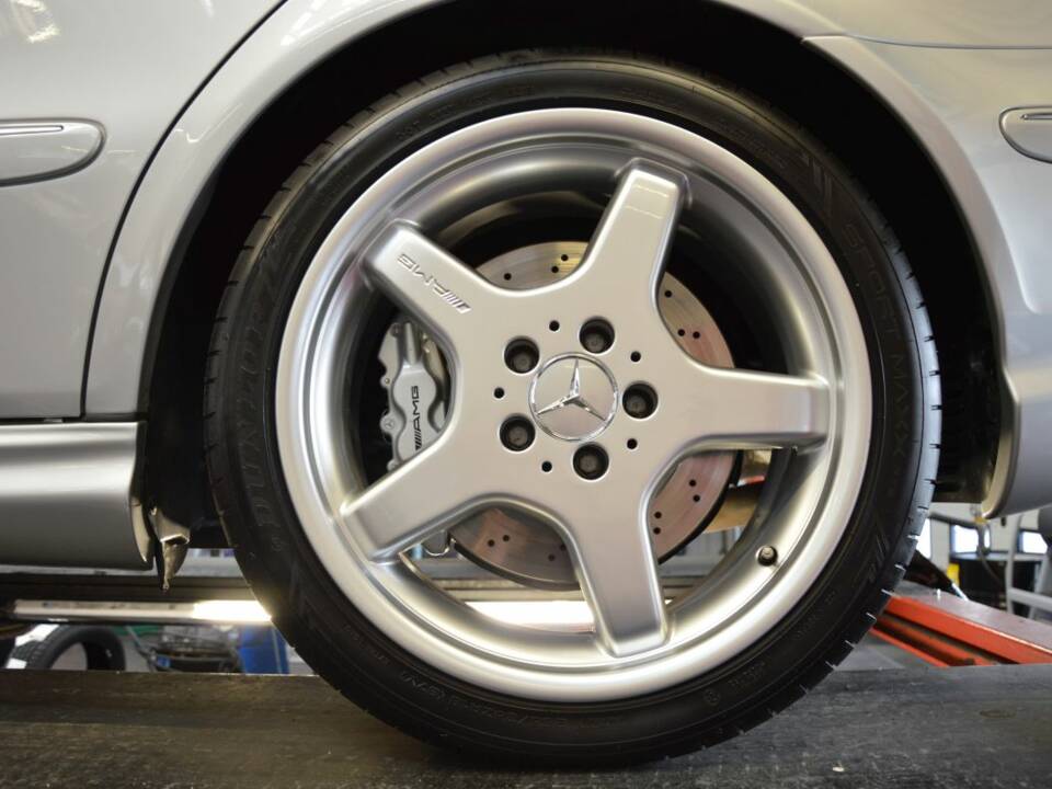 Imagen 85/100 de Mercedes-Benz E 55 AMG (2003)