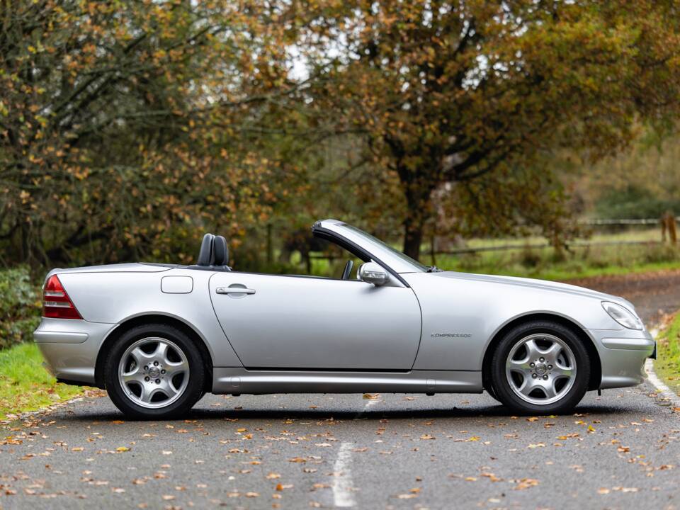Image 18/47 of Mercedes-Benz SLK 230 Kompressor (2000)