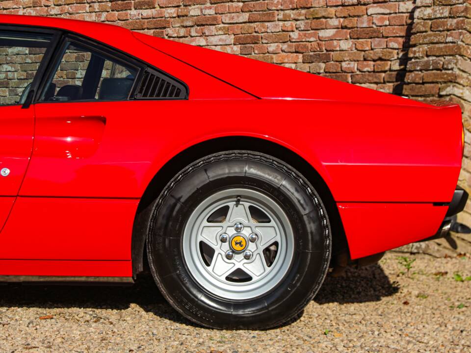 Image 22/50 de Ferrari 308 GTB (1977)