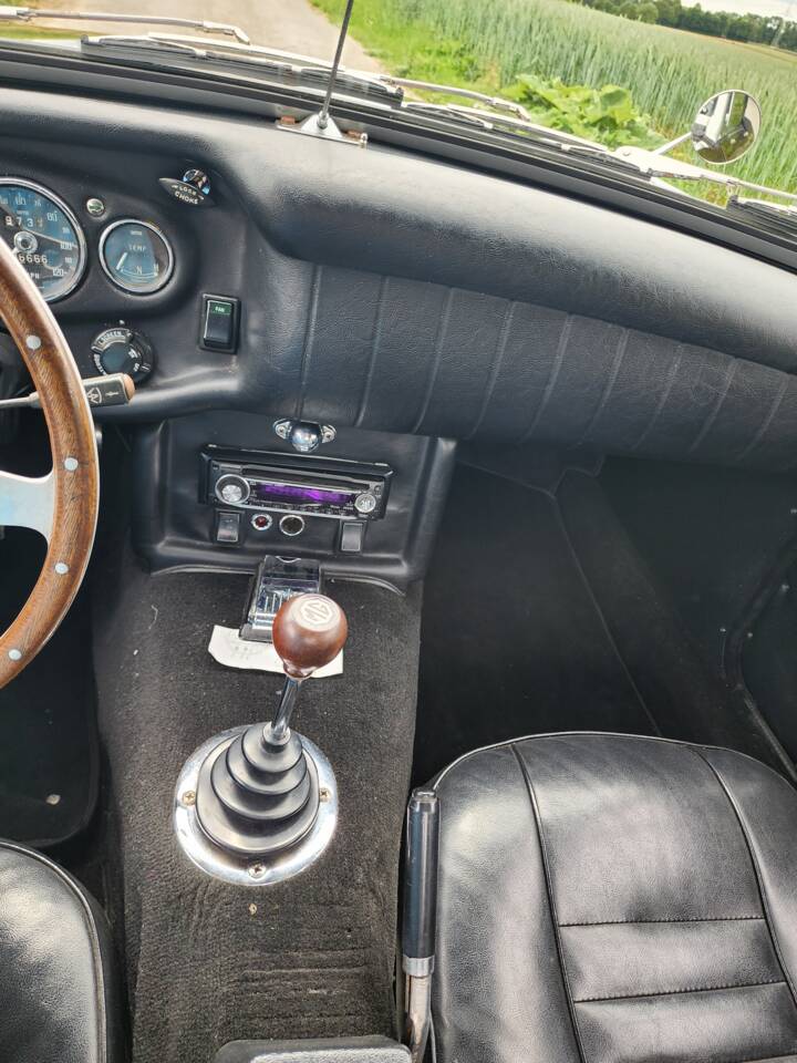 Obraz 22/56 pojazdu MG MGB (1969)
