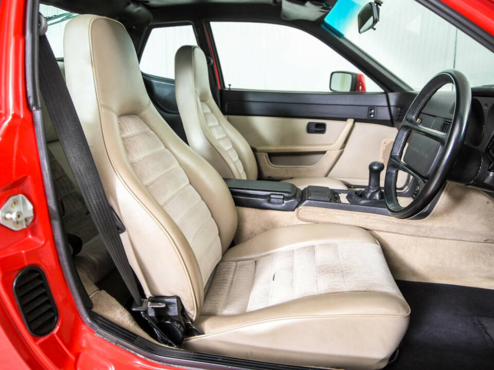 Immagine 16/50 di Porsche 924 S (1987)