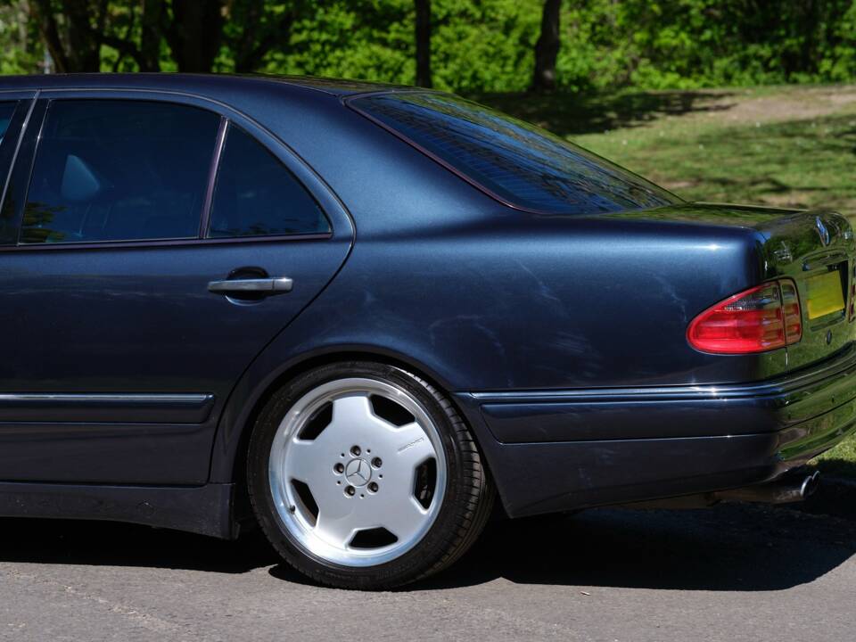 Immagine 6/50 di Mercedes-Benz E 55 AMG (1999)