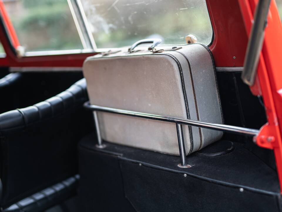 Image 21/52 of Renault Estafette (1977)