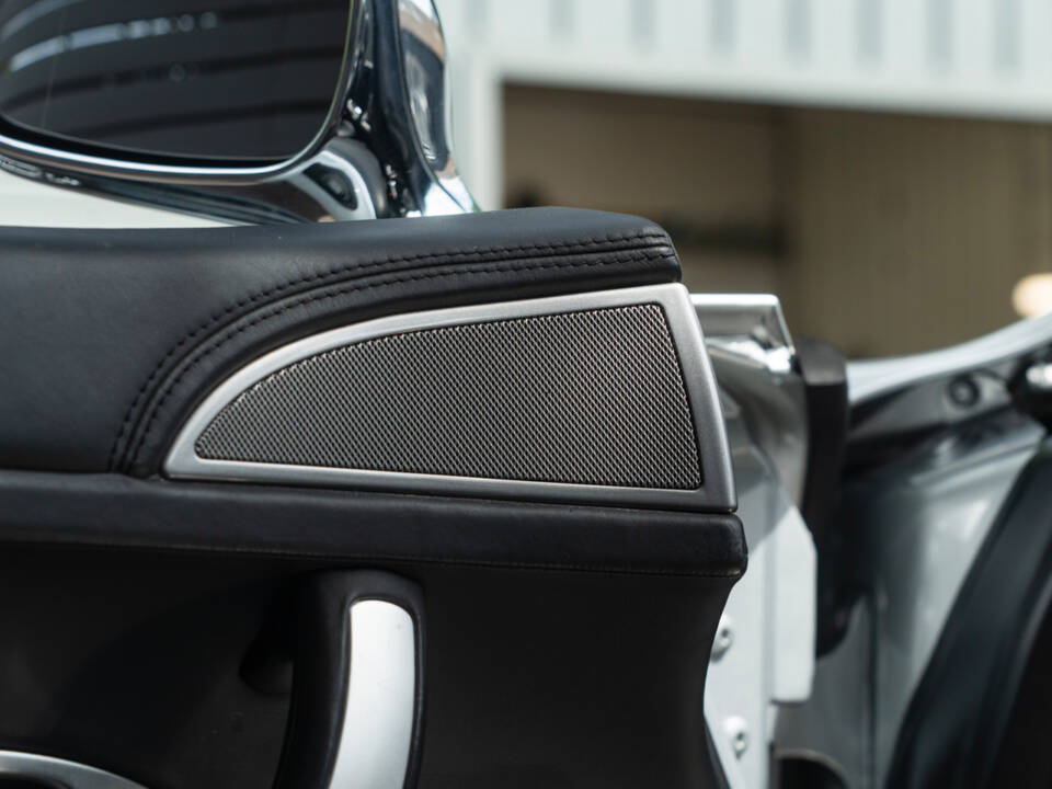 Image 26/53 of BMW Z8 (2001)