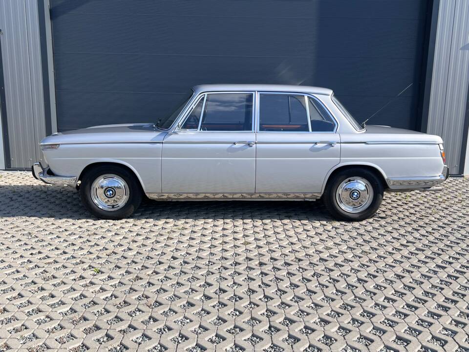 Image 2/30 of BMW 2000 tilux (1968)